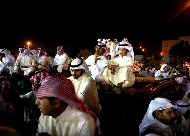 بالصور آلاف الكويتيين يتظاهرون ضد سجن مسلم البراك أريبيان بزنس