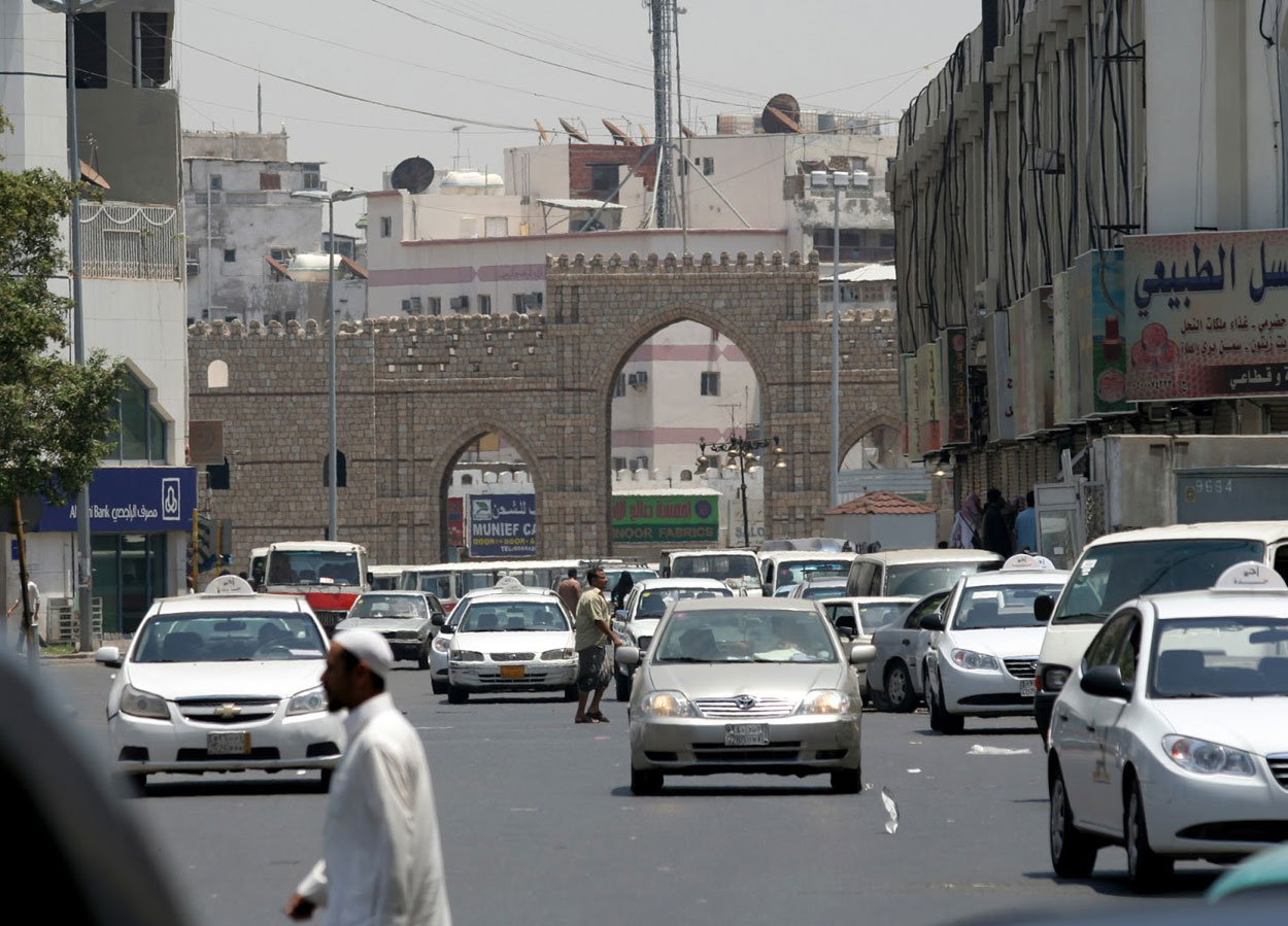 هل يحق للبنوك وقطاعات تأجير السيارات والبقالات تصوير الهوية السعودية؟