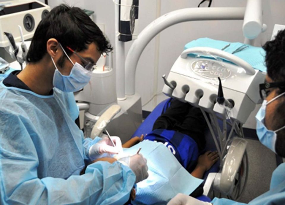فيديو: وزير العمل السعودي يعلن توطين طب الأسنان قريباً