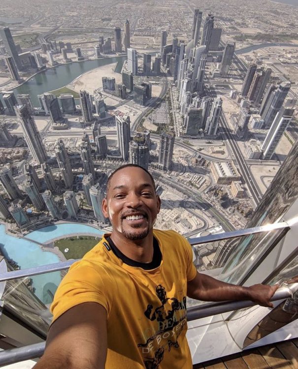 ويل سميث ينشر أعلى سيلفي في العالم برج خليفة كالأهرامات أريبيان بزنس