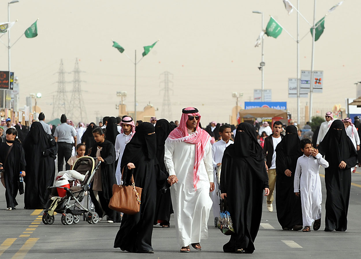 ما الشروط المقترحة لمنح الجنسية السعودية تلقائياً؟