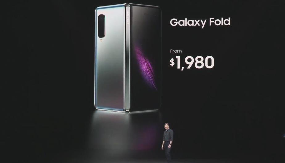 سامسونج تكشف عن هاتفها Galaxy Fold المجهز بتطبيقات من فيسبوك وجوجل