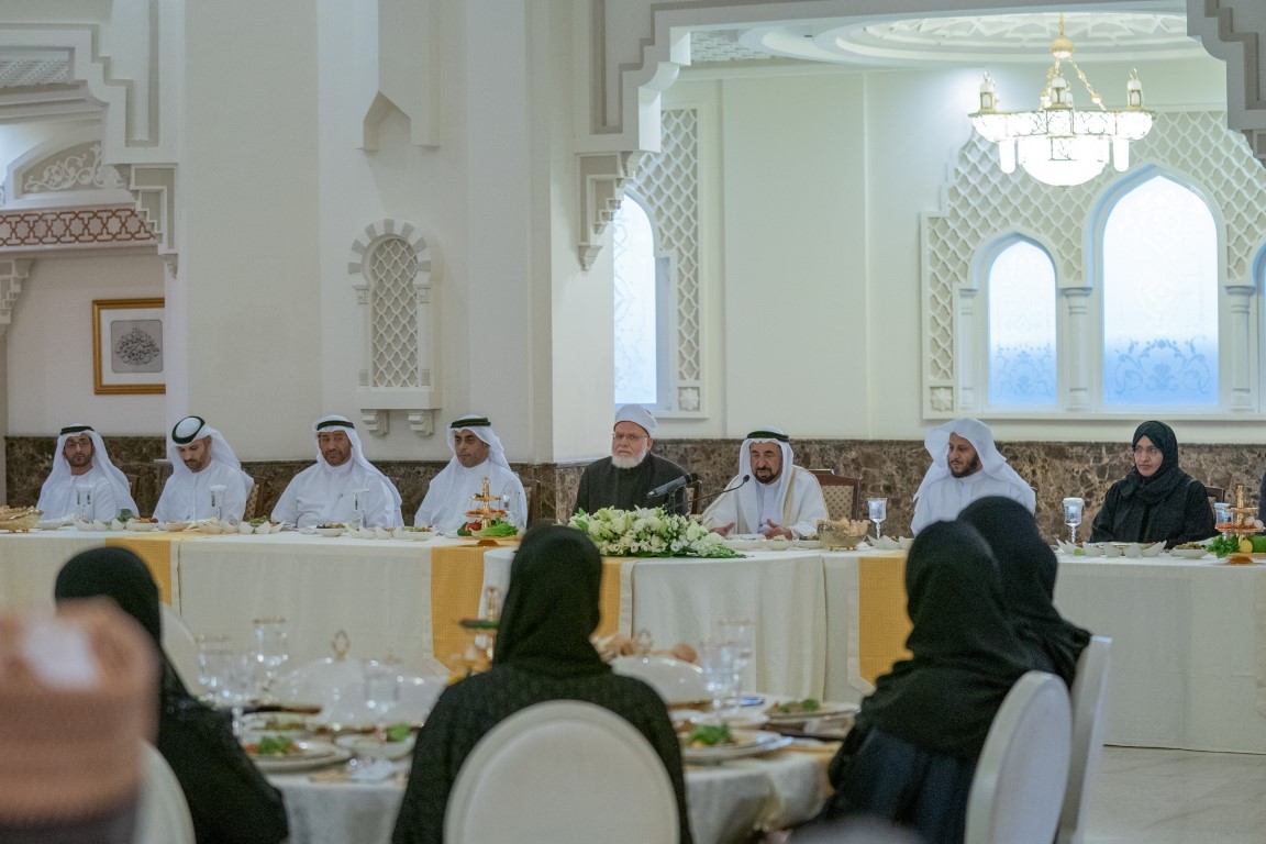 حاكم الشارقة يعتمد زيادة في المخصصات المالية لأساتذة الجامعة القاسمية