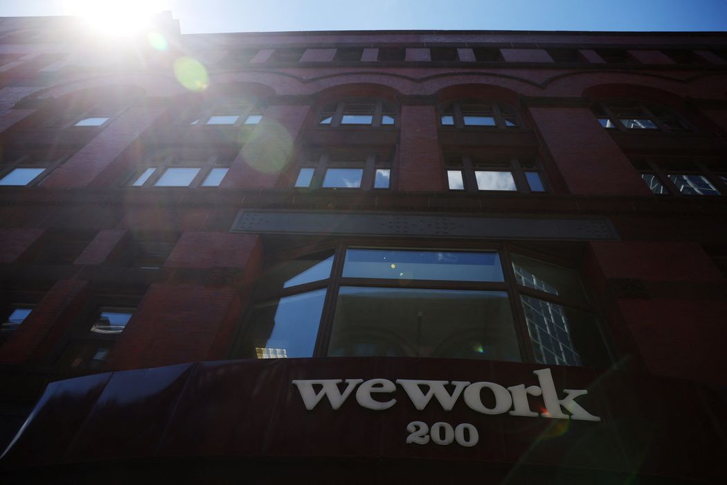 فرع لشركة WeWork المهددة بالإفلاس في بوسطن (رويترز)