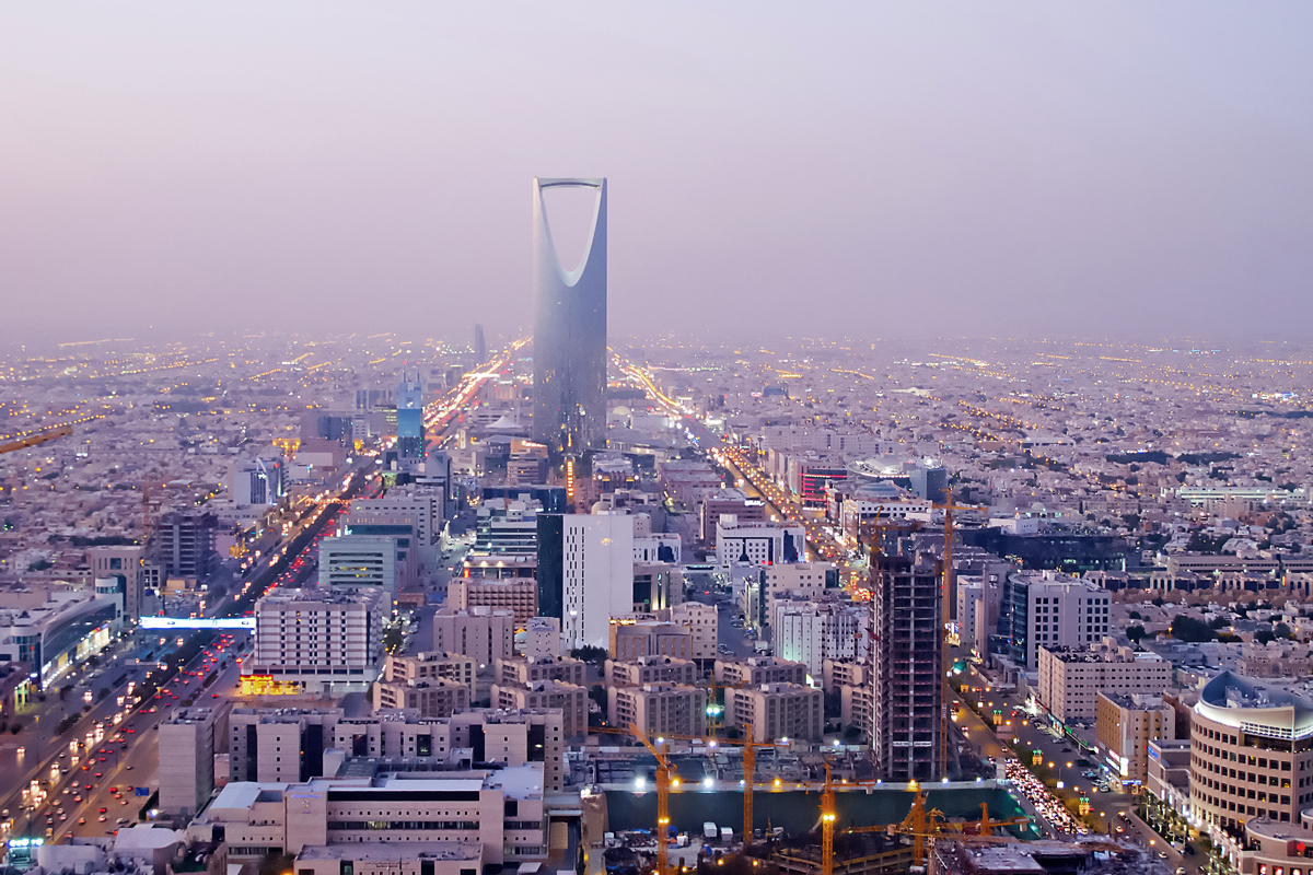 السعودية تستقبل العمال المصريين بشروط جديدة للتوظيف