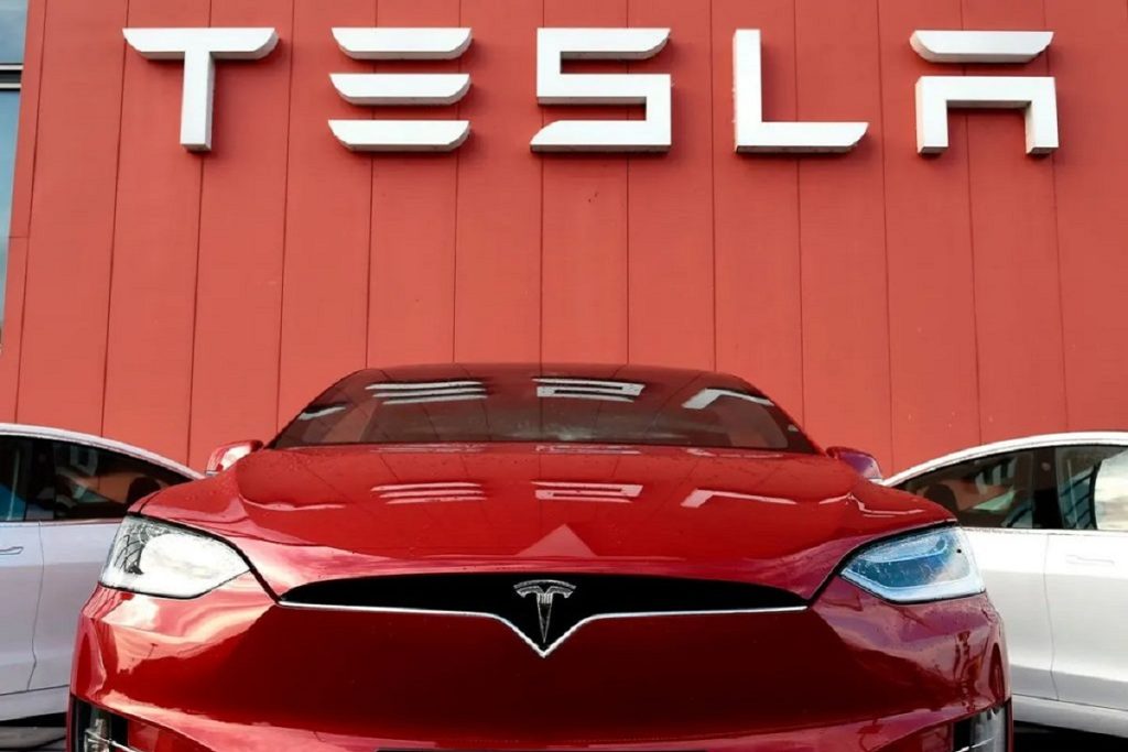 سهم "تسلا" يصعد 37% في 8 أيام.. كيف يحدد الذكاء الاصطناعي اتجاهه؟