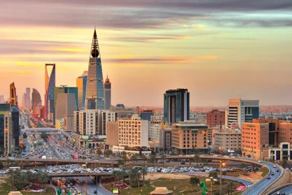 رخصة العمل في السعودية.. شروط التجديد والرسوم