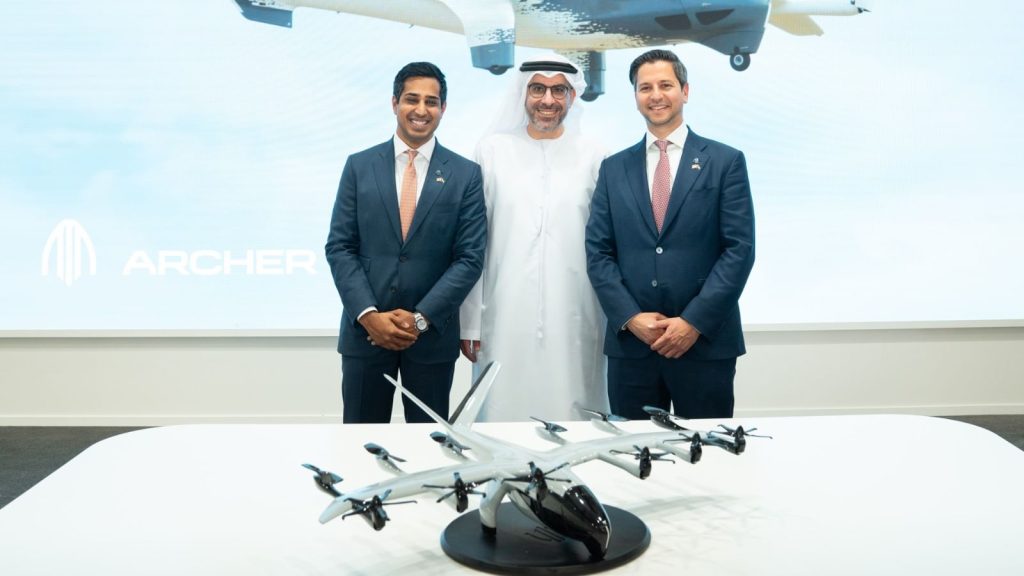 إطلاق أول خدمة تاكسي طائر في العالم في أبوظبي في 2025