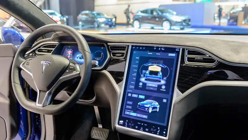 تيسلا تُعلن انطلاق أعمالها في السعودية وسط تطورات قطاع السيارات الكهربائية