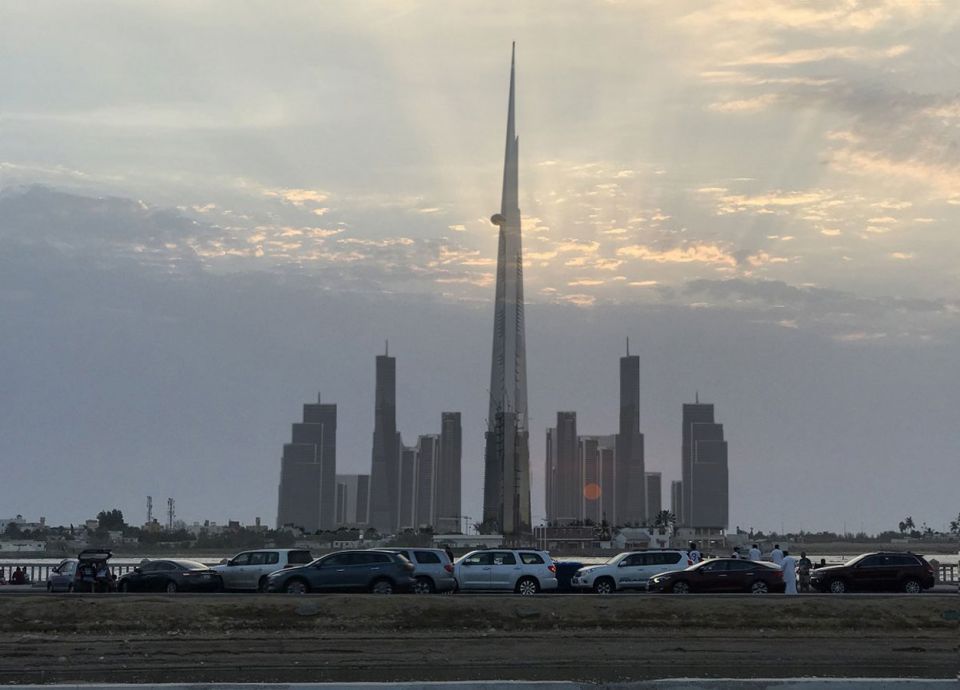فيديو شاهد مراحل بناء أطول برج في العالم في جدة في السعودية أريبيان بزنس