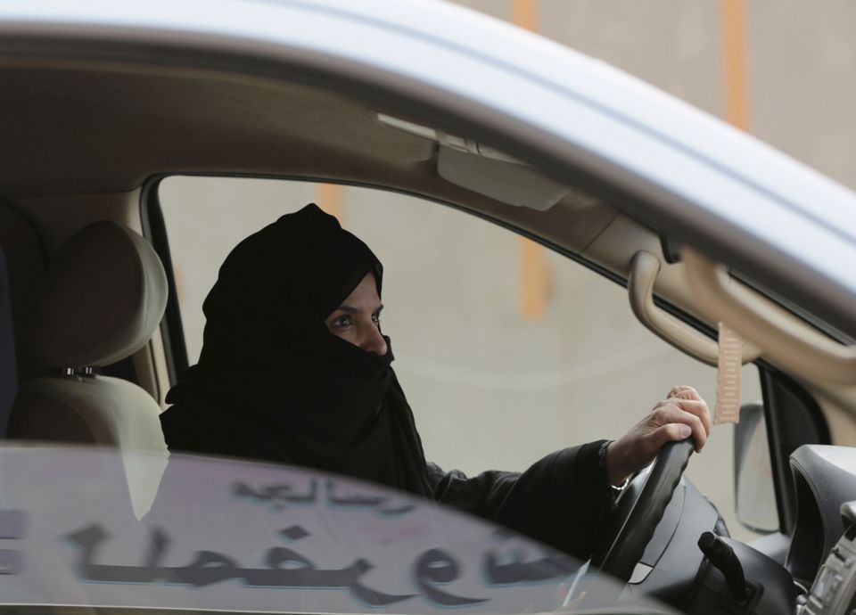 رسوم تعليم القيادة للسعوديات 6 أضعاف السعوديين أريبيان بزنس