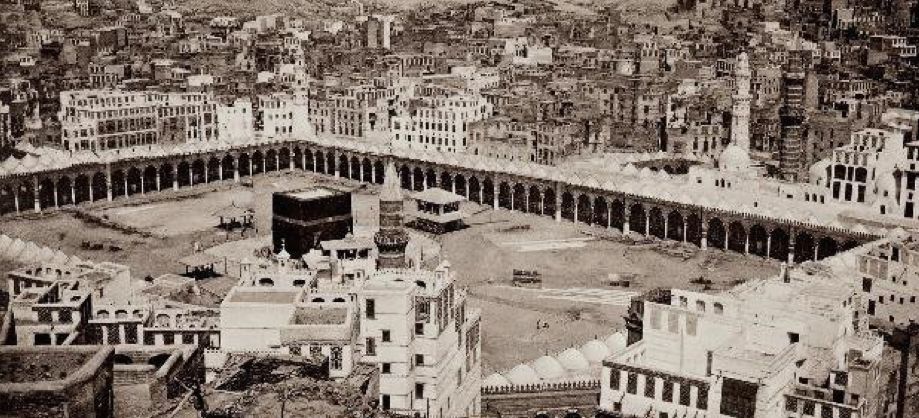 أول صورة لـ مكة المكرمة بعدسة أول مصور عربي في لوفر أبوظبي