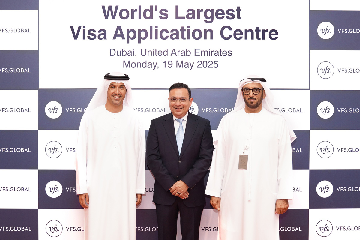 معالي هلال سعيد المري وزوبين كاركاريا وسعادة الفريق محمد احمد المري