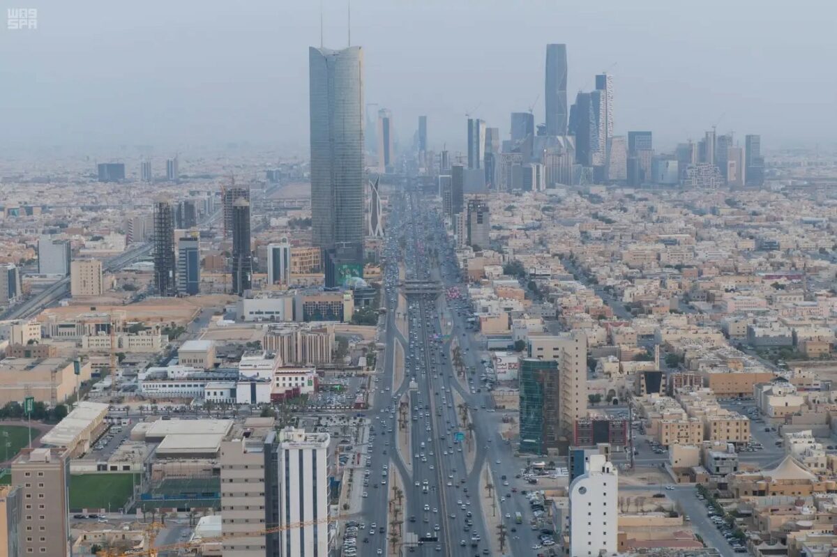 صافرات إنذار في 11 محافظة سعودية