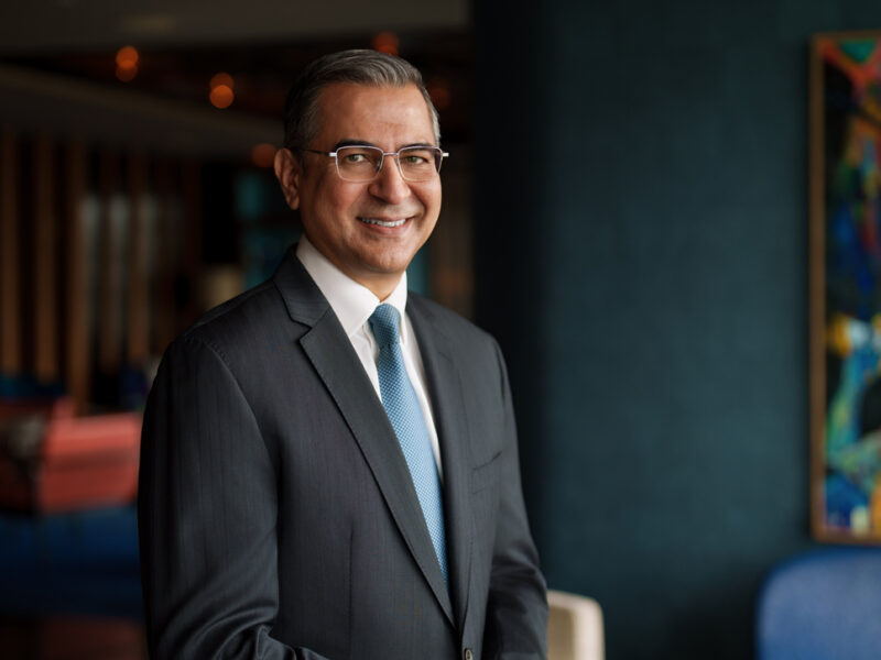 فيناي غاندي، الرئيس العالمي لعملاء جنوب آسيا ورئيس الخدمات المصرفية الخاصة لمنطقة أوروبا والشرق الأوسط وأفريقيا في ستاندرد تشارترد