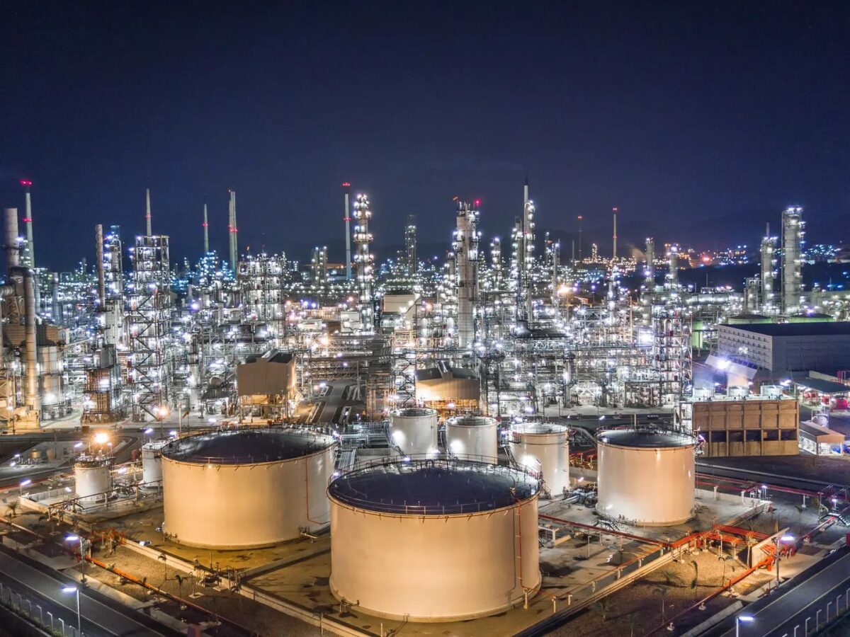 شركة تقيم دعوى ضد عملاق البتروكيماويات السعودي