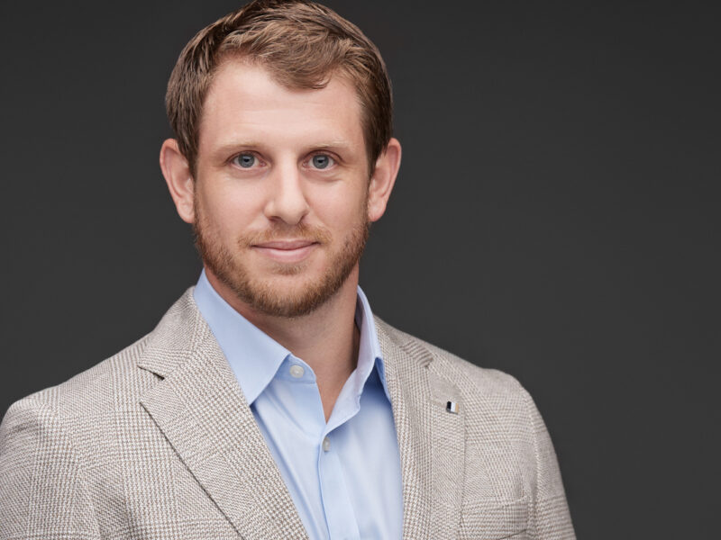 توم كلارك، شريك في مكتب "هايدريك آند سترغلز" بدبي، ورئيس مشارك لممارسات التكنولوجيا والخدمات في منطقة الشرق الأوسط وشمال أفريقيا