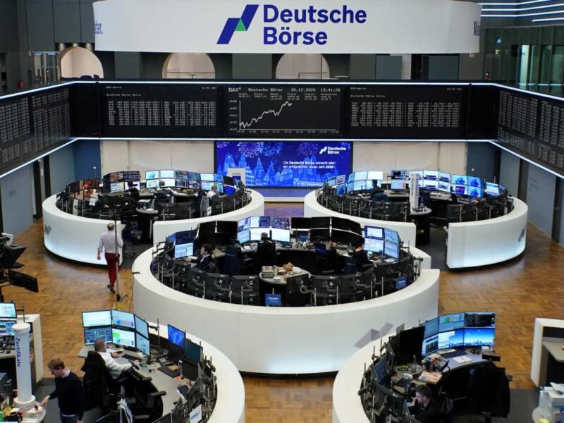 الأسهم الأوروبية ارتفعت مدعومة بصعود مؤشري البنوك والسلع الأولية - Reuters