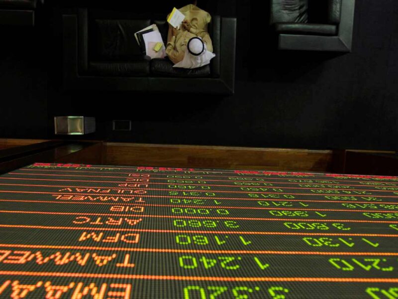 ارتفعت سوق الأسهم الرئيسية في منطقة الخليج بعد تصريحات تميل إلى تيسير السياسة النقدية من مسؤولي البنك المركزي الأمريكي - Reuters