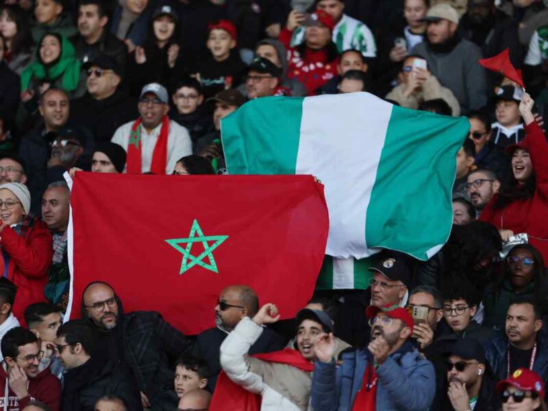 أثناء عزف النشيد الوطني المصري، أطلقت الجماهير المغربية الموجودة في الملعب صافرات الاستهجان - Reuters