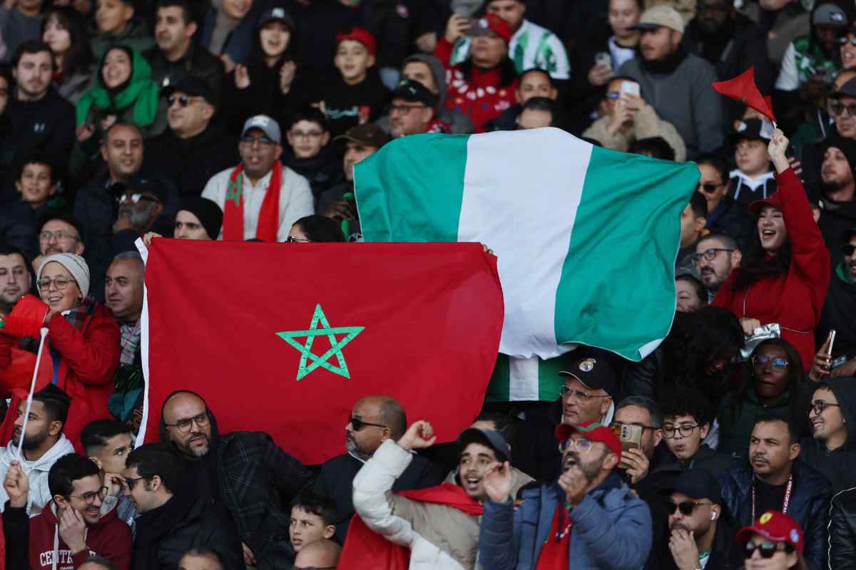 أثناء عزف النشيد الوطني المصري، أطلقت الجماهير المغربية الموجودة في الملعب صافرات الاستهجان - Reuters