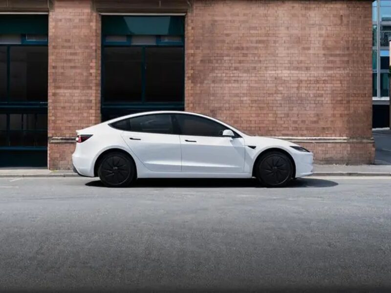 تُقدِّم تسلا طراز Model 3 Standard في السعودية بسعر يبدأ من 41 ألف دولار.