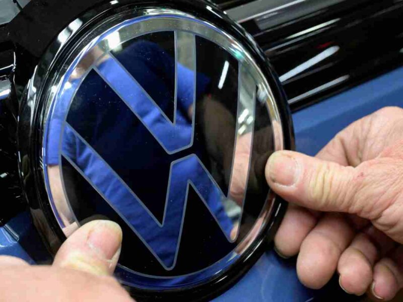 تخفيض الهند للرسوم الجمركية على السيارات الأوروبية يأتي مع احتمال إبرام الجانبين اتفاق تجارة حرة - Reuters