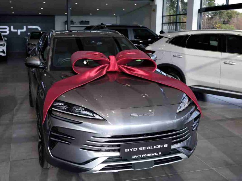 تشتد المنافسة من العلامات التجارية الصينية مثل (بي.واي.دي) و(شانجان) و(جيلي) في السباق على السوق الأوروبية