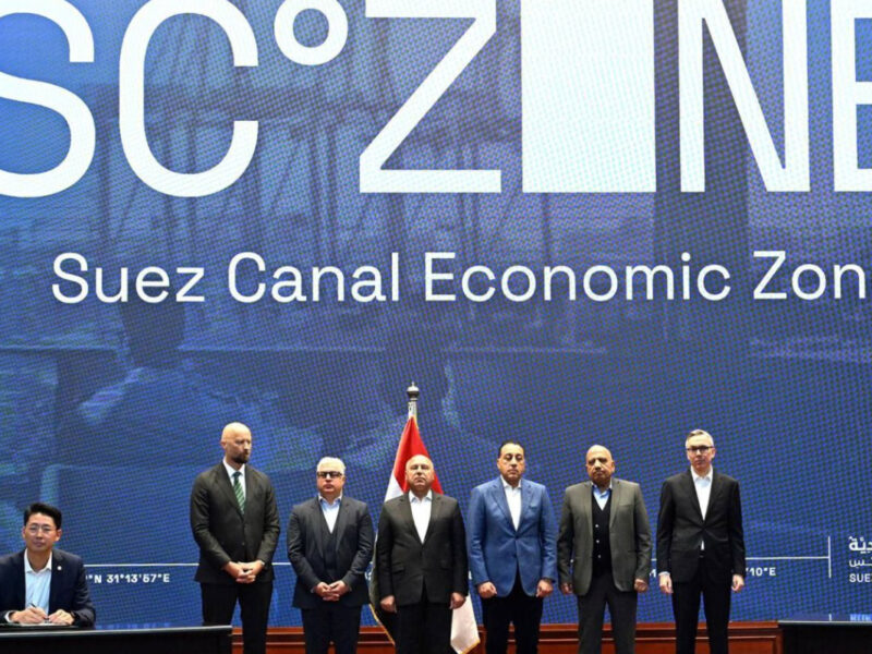 تأمل مصر في وصول حصة الطاقة المتجددة من مزيج توليد الكهرباء لديها إلى 42 بالمئة بحلول عام 2030