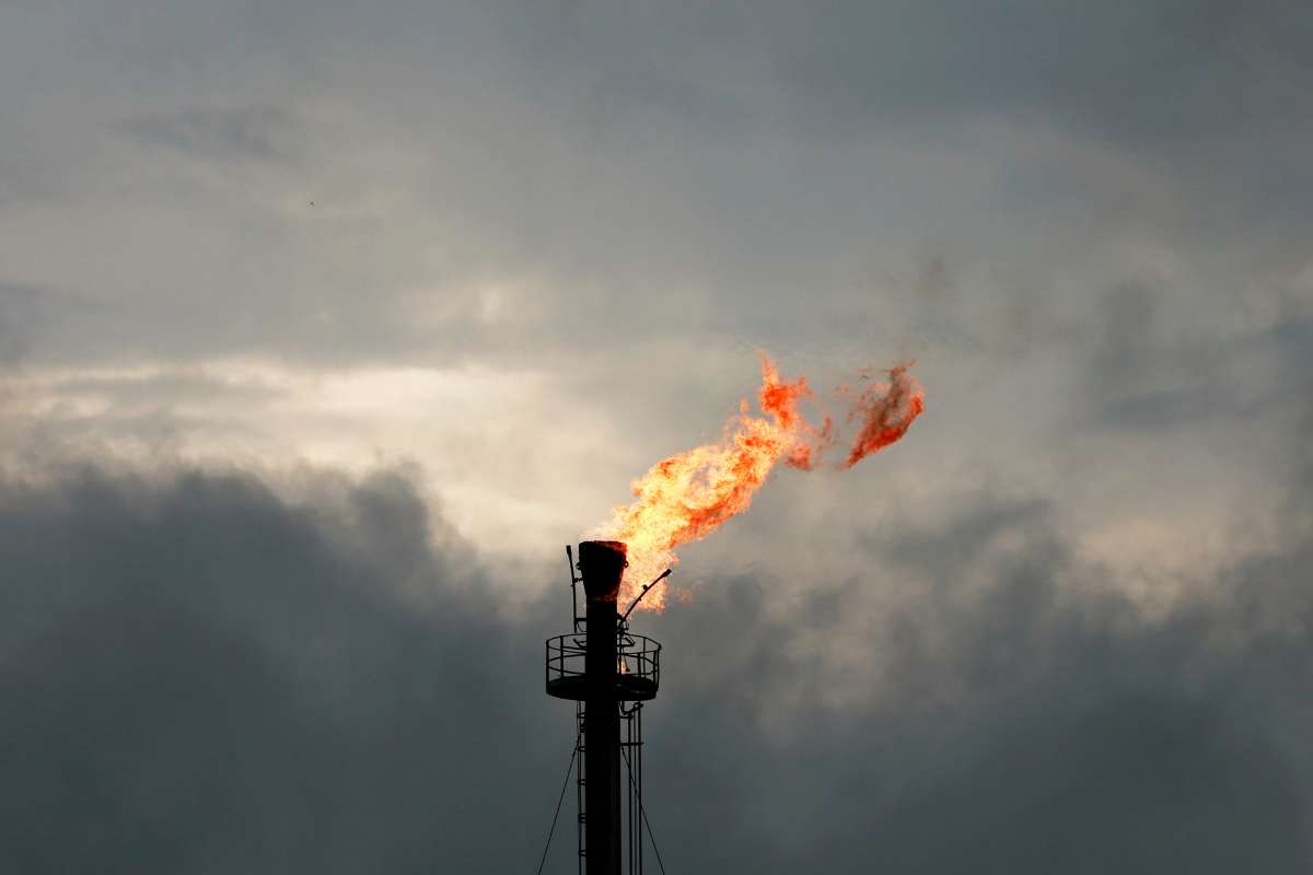 تهدف الاتفاقية إلى زيادة الإنتاج بقدرة إضافية تصل إلى 850 ألف برميل يوميا، وبصافي إيرادات متوقعة للدولة يفوق 376 مليار دولار - Reuters