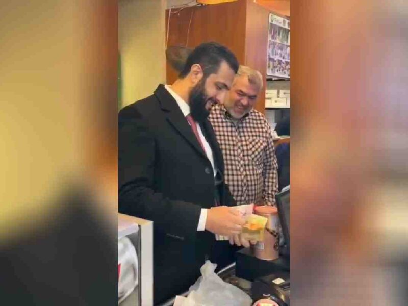 الشرع ظهر في فيديو وهو يتعامل بالليرة السورية الجديدة - Social Media