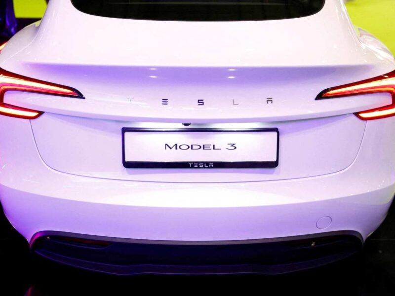 تراجعت مبيعات تسلا السنوية للعام الثاني على التوالي متأثرة بتزايد المنافسة وانتهاء العمل بالإعفاءات الضريبية الأمريكية - Reuters