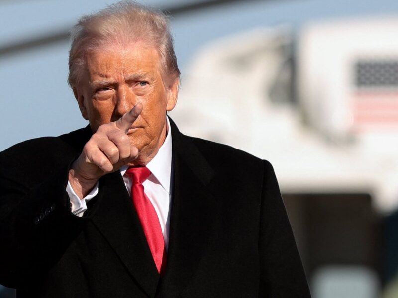 ترامب قال إن الرسوم ستستمر بالارتفاع حتى يتم التوصل إلى اتفاق يسمح بشراء الولايات المتحدة لجرينلاند - Reuters