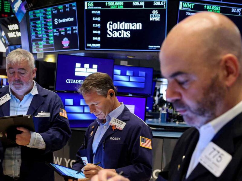 المؤشرات الرئيسية في وول ستريت أغلقت على انخفاض في جلسة التداول الأخيرة من عام 2025، لكنها حققت مكاسب سنوية كبيرة - Reuters