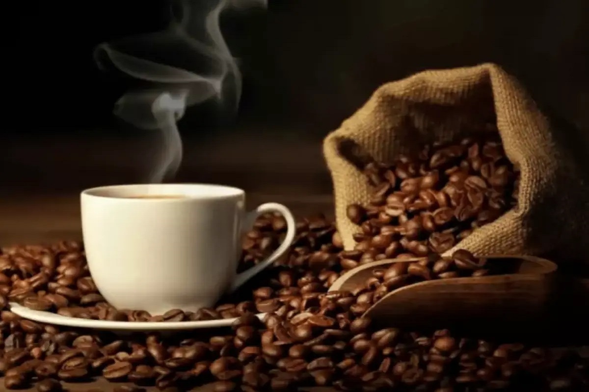 لماذا قفزت أسعار القهوة لأعلى مستوياتها في 50 عاما؟