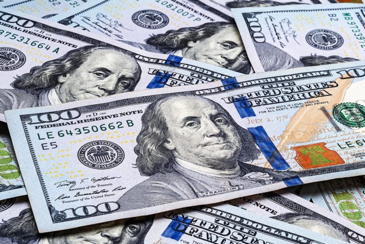 الدولار أمريكي قوي.. رد فعل السوق على البيانات الاقتصادية